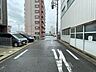 その他：幅員約5.4mの前面道路です。車がすれ違うのに安心な道幅です。道幅が広すぎると交通量が増えてしまうのも心配ですので、これぐらいが理想的な道幅なのかもしれませんね。