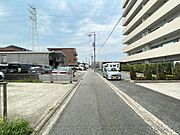 前面道路：大型車の通行が少ないので、振動や騒音が抑えられます。