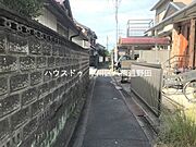 交通量がほとんどないので生活しやすい場所になります。