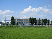 美和東小学校　教育目標「豊かな人間性をもち、心身を鍛え自己を磨き上げる子」。思いやりのある子・よく考える子・たくましい子。 1350m