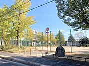 法華西公園　鉄棒・シーソー・ブランコに加え、コンビネーション遊具、広場もあります。 340m