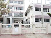 名古屋市立万場小学校名古屋市立万場小学校【校訓】強く　正しく　明るく【学校努力点】なかまと目指すわくわく語彙力アップ―「ことばの力」を身に付ける国語科の学習― 910m