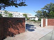 名古屋市立富田中学校　【校訓】自治・奉仕　【教育目標】豊かな心と自ら学ぶ意欲をもち社会の変化に対応できる青少年の育成クラス数が多くないため、先生方の目がよく行き届く環境です。 740m