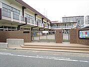 たかばた保育園先生方が子供たちのことを大切に思ってくれる、やさしさ溢れる保育園。行事と保育テーマがしっかりしており、 毎月、参観など保育の様子がわかるようになっています。 830m