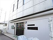 戸田保育園保育園ですが、字のお勉強もしてくれます。 発表会などみんなでやる行事も多く、小規模の保育園なので縦割りでも遊びやすく楽しんで通えます。 550m