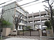名古屋市立供米田中学校　豊かな心、確かな学力を学校努力点に掲げています。生徒の個性を尊重し、のびのびと教育をしています。個々が実力をいかんなく発揮できる、自由な学風です。 170m