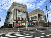 五反田幼稚園年齢に応じた課題を設定し、知識の習得・体力の向上・穏やかな感情の育成に努めています。「こころのはじまり」となるよう、心身ともにたくましい発達を目指します 260m