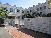 名古屋市立西中島小学校【校訓】力いっぱい　心豊かに　たくましく【教育目標】豊かな知性と情操をもち，心身ともに健やかな児童の育成 年度ごとに学校教育の努力点にテーマを決め、計画を立てています。 340m