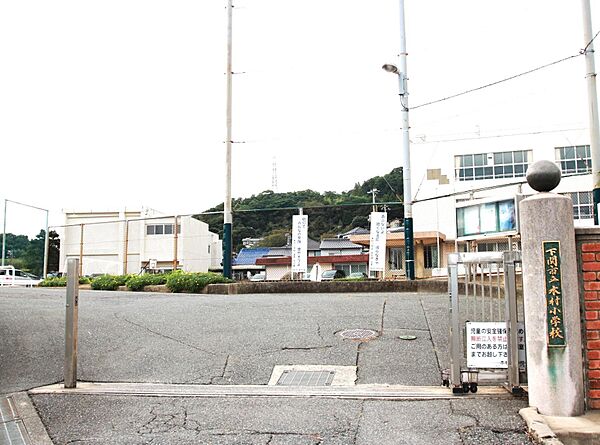 画像26:下関市立本村小学校(769m)