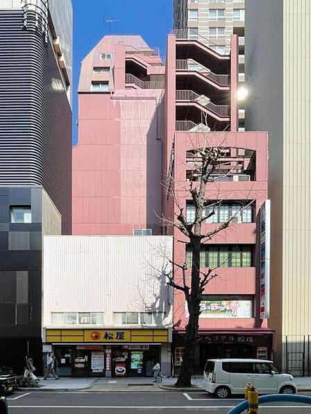 昭和54年12月建築 RC造14階建 総戸数123戸 中央大通沿いの利便性の高い立地の商業ビルです♪事務所・民泊利用も可能です♪