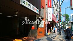 新宿三丁目駅(都営地下鉄 新宿線) 徒歩9分。 800m