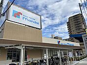 万代鶴見店 徒歩3分。 210m