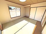 客間としての利用はもちろんのこと、お子様の遊び場やアイロンがけスペースとしても重宝します。