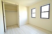 5.25帖の子供部屋♪学習机やベットなどお子様の成長に合わせた家具を配置するのにちょうどいい間取です♪
