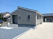 大きなお庭でお子様やワンちゃんと遊びましょう♪