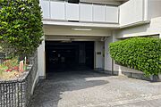 駐車場の出入り口