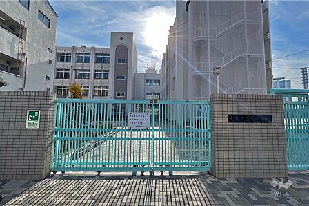 西中学校[公立]の外観
