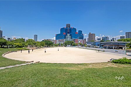 扇町公園・扇町プールの外観