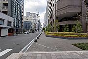 敷地南側の前面道路（東側から）