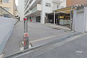 駐車場の出入り口（ロボットゲート付き）