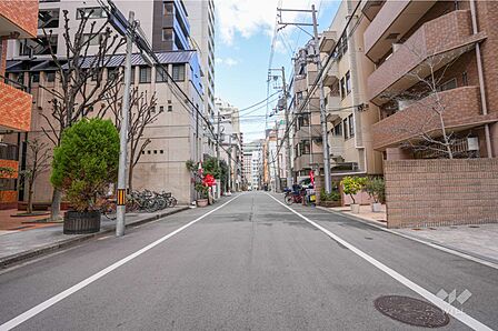 敷地の北側前面道路(東側から)