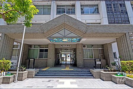 滝川小学校[公立]の外観