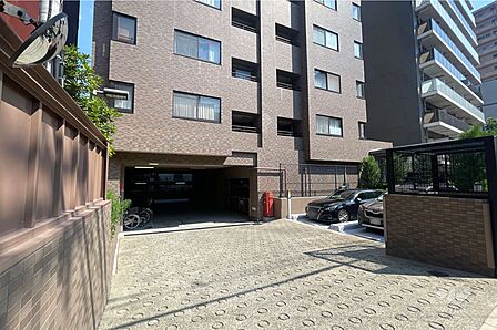 駐車場の出入り口