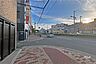 その他：敷地西側の前面道路は今里筋です（北側から）。