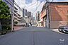 その他：敷地南側の前面道路（東側から）