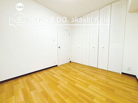 洋室には大容量のクローゼットがございます。お問合せお待ち致しております!【フリーダイヤル:0120-077-712】