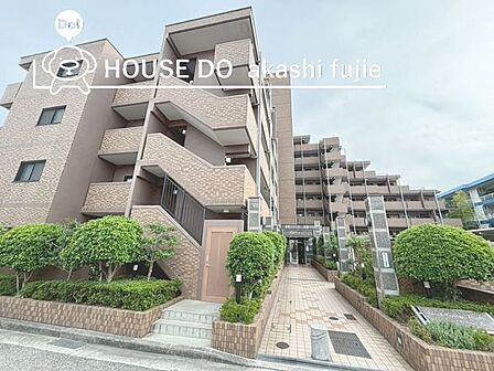 マンション内の植栽は手入れが行き届いています