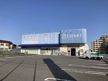 ココカラファイン ドラッグストアライフォート人丸店 700m
