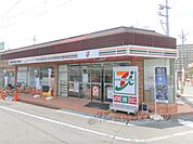 セブンイレブン　枚方牧野駅西口店まで900メートル