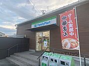 ファミリーマート　葛城忍海店まで180メートル