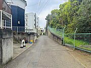 【静寂に包まれた住環境】周辺は週末でも過度な騒がしさがない、落ち着いた住宅街です 。小さなお子様がいるご家庭や、静かな環境でテレワークをしたい方にも適しています☆