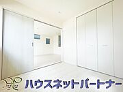 リビングのお隣の洋室は、ホームパーティーの時に開放して楽しい空間作りが出来ます。