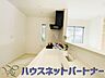 キッチン：人工大理石のワークトップやシンクは、水を流しただけできれいになったように見えます。白いキッチンは明るく清潔感があり、とっても素敵です。