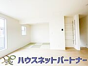 TVモニター付インターホン。来訪者の様子を室内TVモニターでチェック。対応したくないセールスを断りやすく、子どもに留守番をさせるときも安心。不在時の来訪者を録画でき、犯罪抑止効果も期待できます。