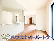 通風・採光に優れ、心地よい光と風が溢れています。 贅沢で豊かな居住性と、プライドを満たすクオリティが見事に調和した住空間。新築ならではの快適なひとときをご体感頂ける筈です。