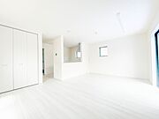 明るく開放的なダイニング。家族とのコミュニケーションが取りやすく、みんなの笑顔が溢れます