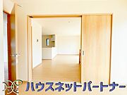 快適に過ごす条件は、一人ひとり違います。だからこそ飾り過ぎないシンプルな内装と偏り過ぎないデザインで統一しました。暮らしの中でオーナー様だけの【マイホーム】に創り上げて下さい。