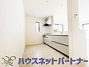 家族の様子を見ながらキッチンでお料理。一日の出来事を会話しながらの家事は嬉しいコミュニケーション。