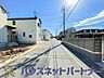 外観：前面道路の日当たりの良い明るいお家。