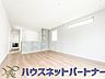 室内：明るく開放的なダイニング。家族とのコミュニケーションが取りやすく、みんなの笑顔が溢れます