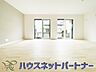 室内：明るく開放的なダイニング。家族とのコミュニケーションが取りやすく、みんなの笑顔が溢れます