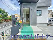 玄関の扉を開けるとそこは家族の待つお家。笑い声が聞こえてきそう。