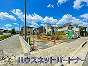 駐車場がある戸建を持つ最大のメリットは、駐車場代金を支払い続ける必要がないことです。賃貸住宅に住んでいる方が、戸建の購入を考えるきっかけに挙げることが多いようです。