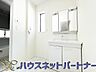 室内：洗面室のある脱衣所は広々。脱いだお洋服をそのままお洗濯。