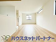 うららかな陽射しがどのお部屋にも降り注ぎますように、快適さを追求した間取設計。得難い立地環境での生活を恵みの豊かな永住の地へと変えてくれます。