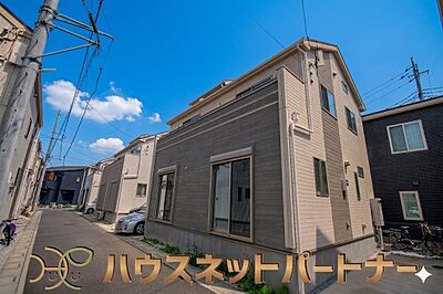 外観:主張し過ぎずどこか余裕を感じさせるシャープなフォルム。 外観:主張し過ぎずどこか余裕を感じさせるシャープなフォルム。